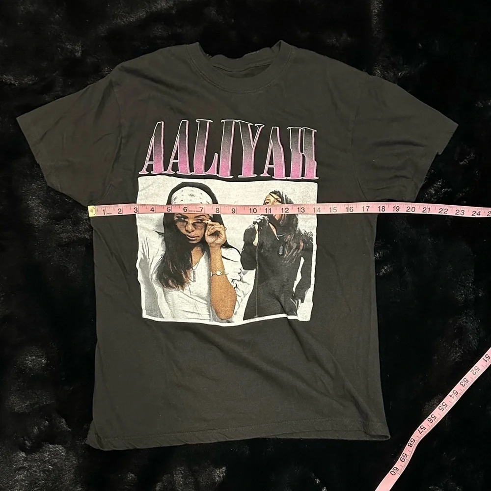Aaliyah Vintage-Inspired Graphic Short Sleeve Tee